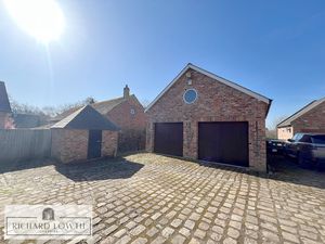 Double Garage/Annexe- click for photo gallery